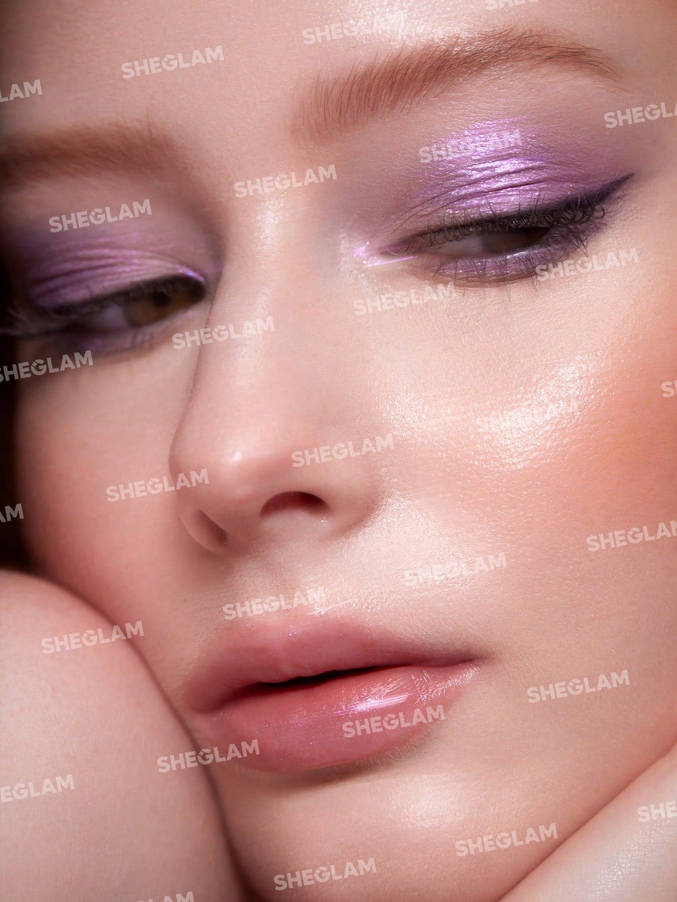 Sombra de ojos líquida de doble punta Silk & Sparkle - SHEGLAM