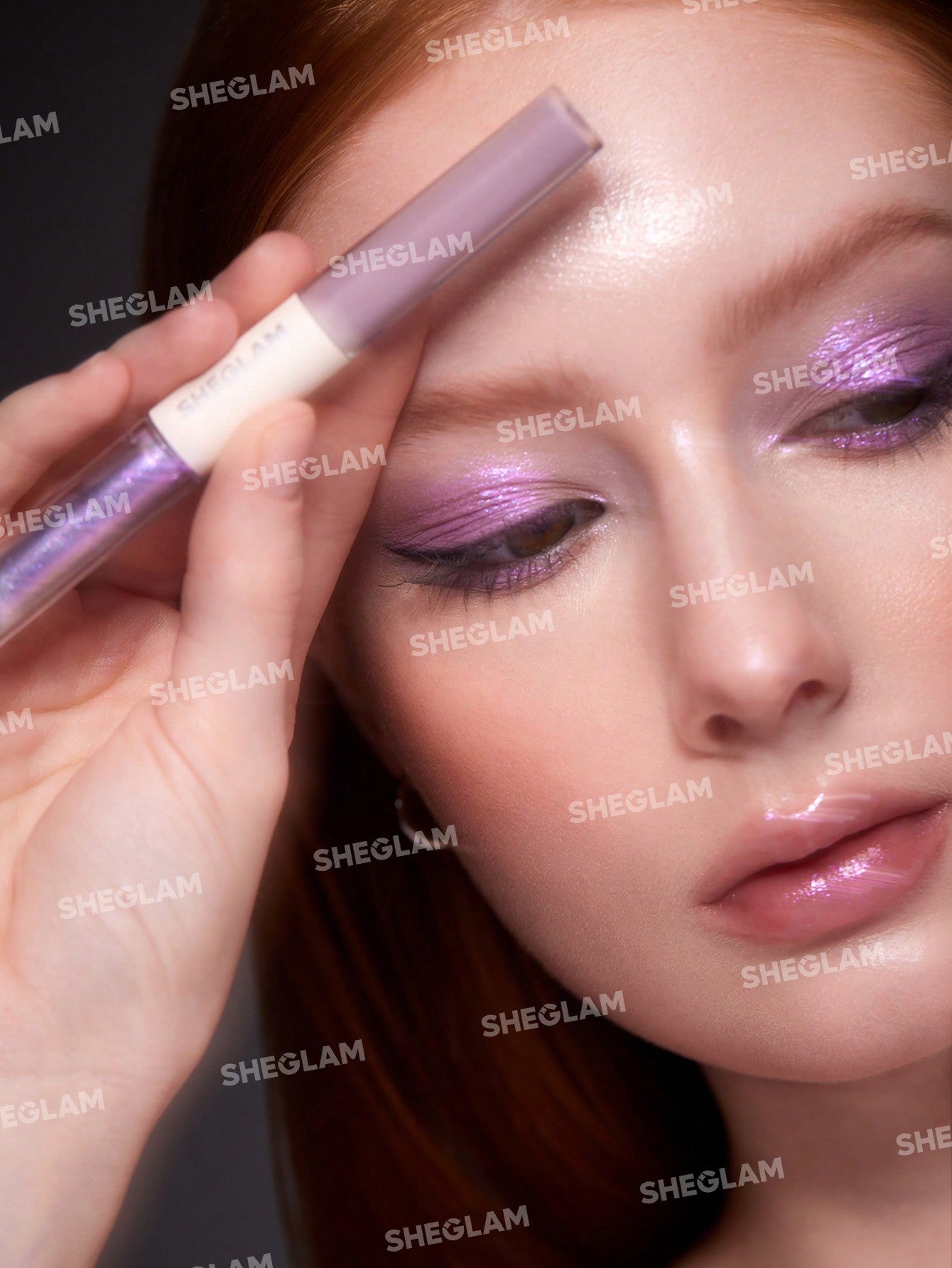 Sombra de ojos líquida de doble punta Silk & Sparkle - SHEGLAM