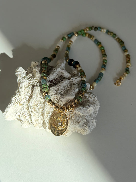 Collar Similan verde con dije en Baño de Oro