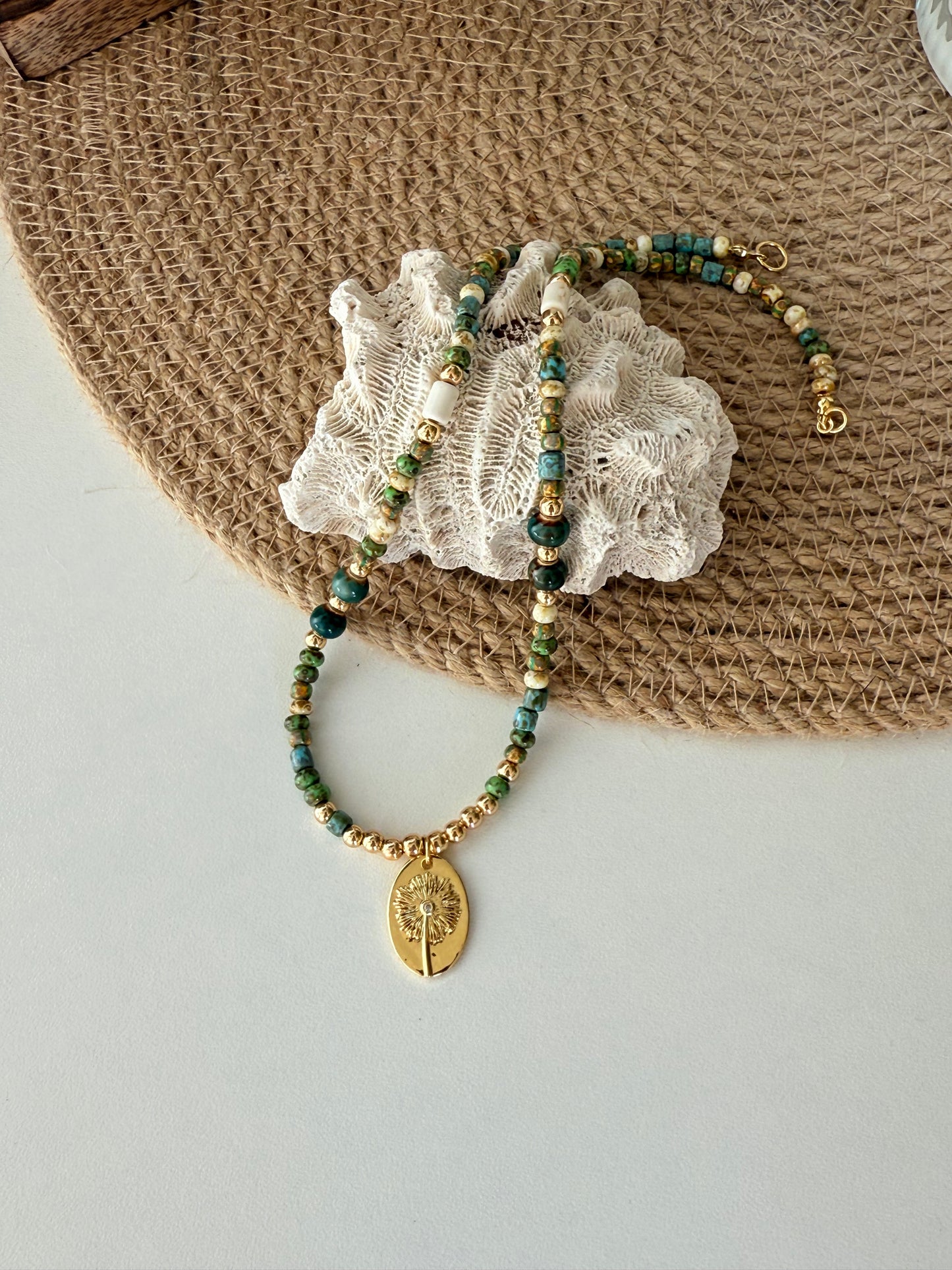 Collar Similan verde con dije en Baño de Oro